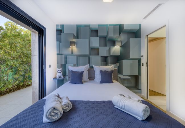 Villa in Cannes - Luxurious 7-room Villa with sauna / swimming pool - Cannes Villa in Cannes - Luxurious 7-room Villa with sauna / swimming pool - Cannes