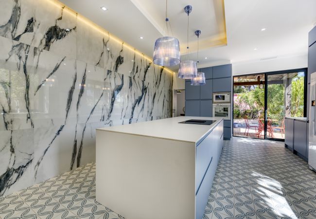 Villa in Cannes - Luxurious 7-room Villa with sauna / swimming pool - Cannes Villa in Cannes - Luxurious 7-room Villa with sauna / swimming pool - Cannes