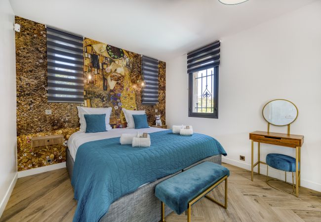 Villa in Cannes - Luxurious 7-room Villa with sauna / swimming pool - Cannes Villa in Cannes - Luxurious 7-room Villa with sauna / swimming pool - Cannes
