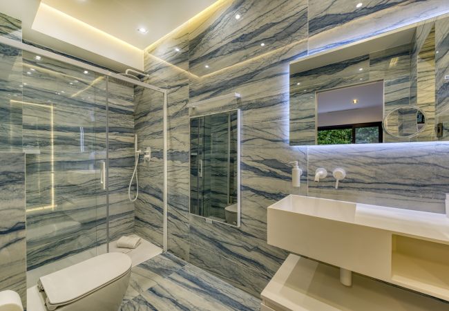Villa in Cannes - Luxurious 7-room Villa with sauna / swimming pool - Cannes Villa in Cannes - Luxurious 7-room Villa with sauna / swimming pool - Cannes