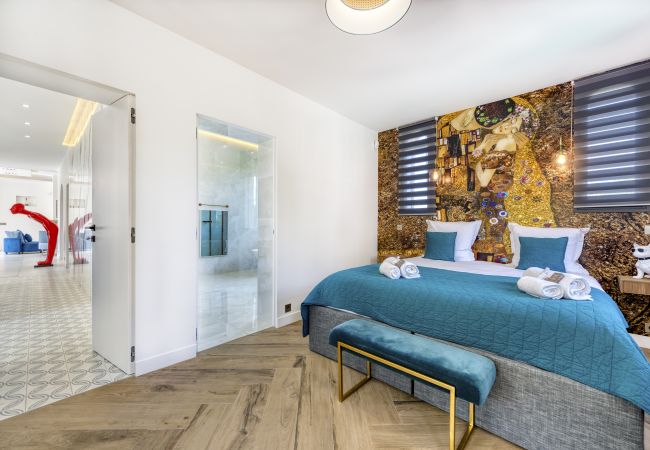 Villa in Cannes - Luxurious 7-room Villa with sauna / swimming pool - Cannes Villa in Cannes - Luxurious 7-room Villa with sauna / swimming pool - Cannes