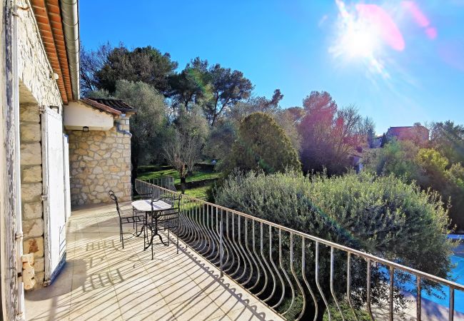 Villa in Roquefort-les-Pins - Magnificent villa bathed in sun and surrounded by pine trees and olive trees Villa in Roquefort-les-Pins - Magnificent villa bathed in sun and surrounded by pine trees and olive trees