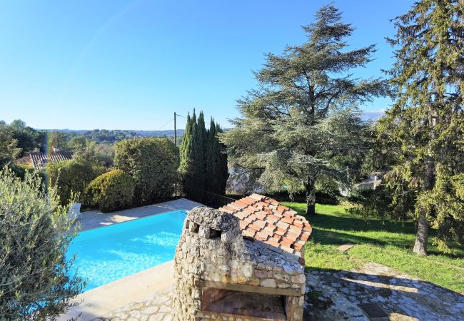 Villa in Roquefort-les-Pins - Magnificent villa bathed in sun and surrounded by pine trees and olive trees Villa in Roquefort-les-Pins - Magnificent villa bathed in sun and surrounded by pine trees and olive trees
