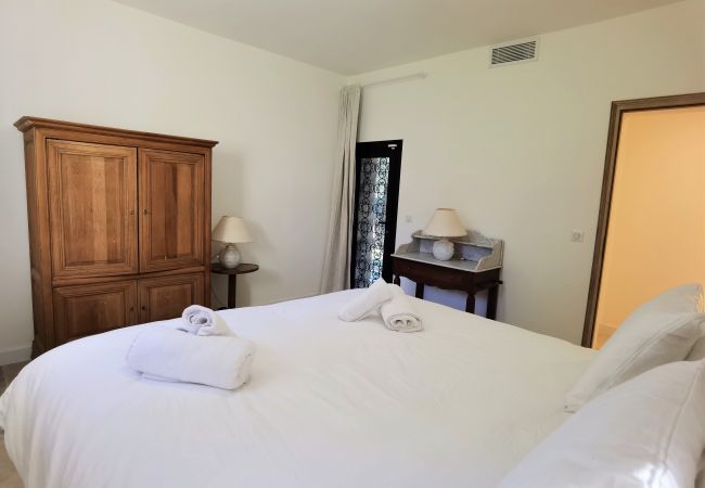 Villa in Roquefort-les-Pins - Magnificent villa bathed in sun and surrounded by pine trees and olive trees Villa in Roquefort-les-Pins - Magnificent villa bathed in sun and surrounded by pine trees and olive trees