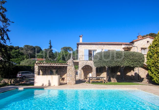 Villa in Roquefort-les-Pins - Magnificent villa bathed in sun and surrounded by pine trees and olive trees Villa in Roquefort-les-Pins - Magnificent villa bathed in sun and surrounded by pine trees and olive trees