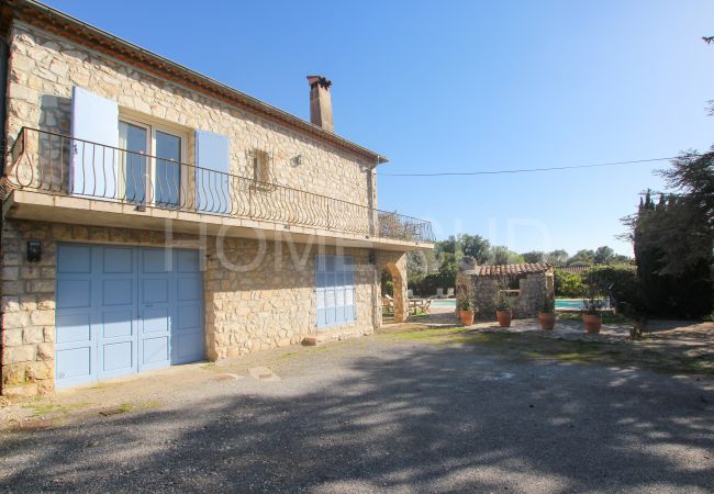 Villa in Roquefort-les-Pins - Magnificent villa bathed in sun and surrounded by pine trees and olive trees Villa in Roquefort-les-Pins - Magnificent villa bathed in sun and surrounded by pine trees and olive trees