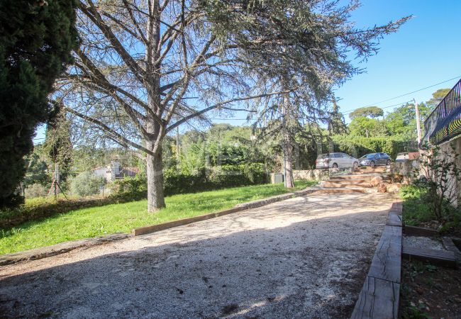Villa in Roquefort-les-Pins - Magnificent villa bathed in sun and surrounded by pine trees and olive trees Villa in Roquefort-les-Pins - Magnificent villa bathed in sun and surrounded by pine trees and olive trees