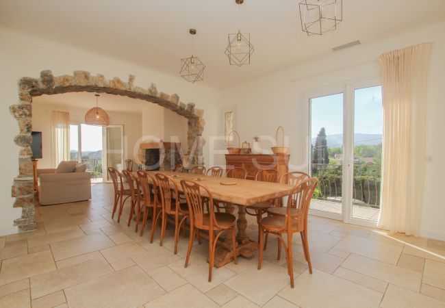 Villa in Roquefort-les-Pins - Magnificent villa bathed in sun and surrounded by pine trees and olive trees Villa in Roquefort-les-Pins - Magnificent villa bathed in sun and surrounded by pine trees and olive trees