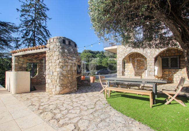 Villa in Roquefort-les-Pins - Magnificent villa bathed in sun and surrounded by pine trees and olive trees Villa in Roquefort-les-Pins - Magnificent villa bathed in sun and surrounded by pine trees and olive trees