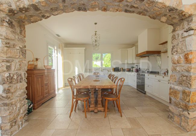 Villa in Roquefort-les-Pins - Magnificent villa bathed in sun and surrounded by pine trees and olive trees Villa in Roquefort-les-Pins - Magnificent villa bathed in sun and surrounded by pine trees and olive trees