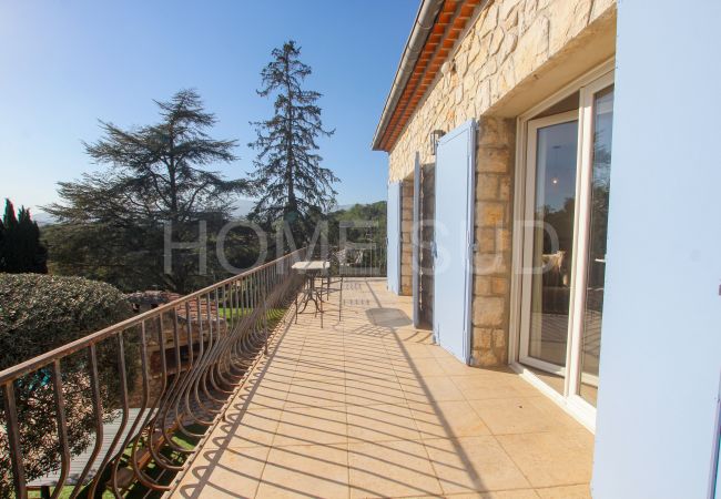 Villa in Roquefort-les-Pins - Magnificent villa bathed in sun and surrounded by pine trees and olive trees Villa in Roquefort-les-Pins - Magnificent villa bathed in sun and surrounded by pine trees and olive trees