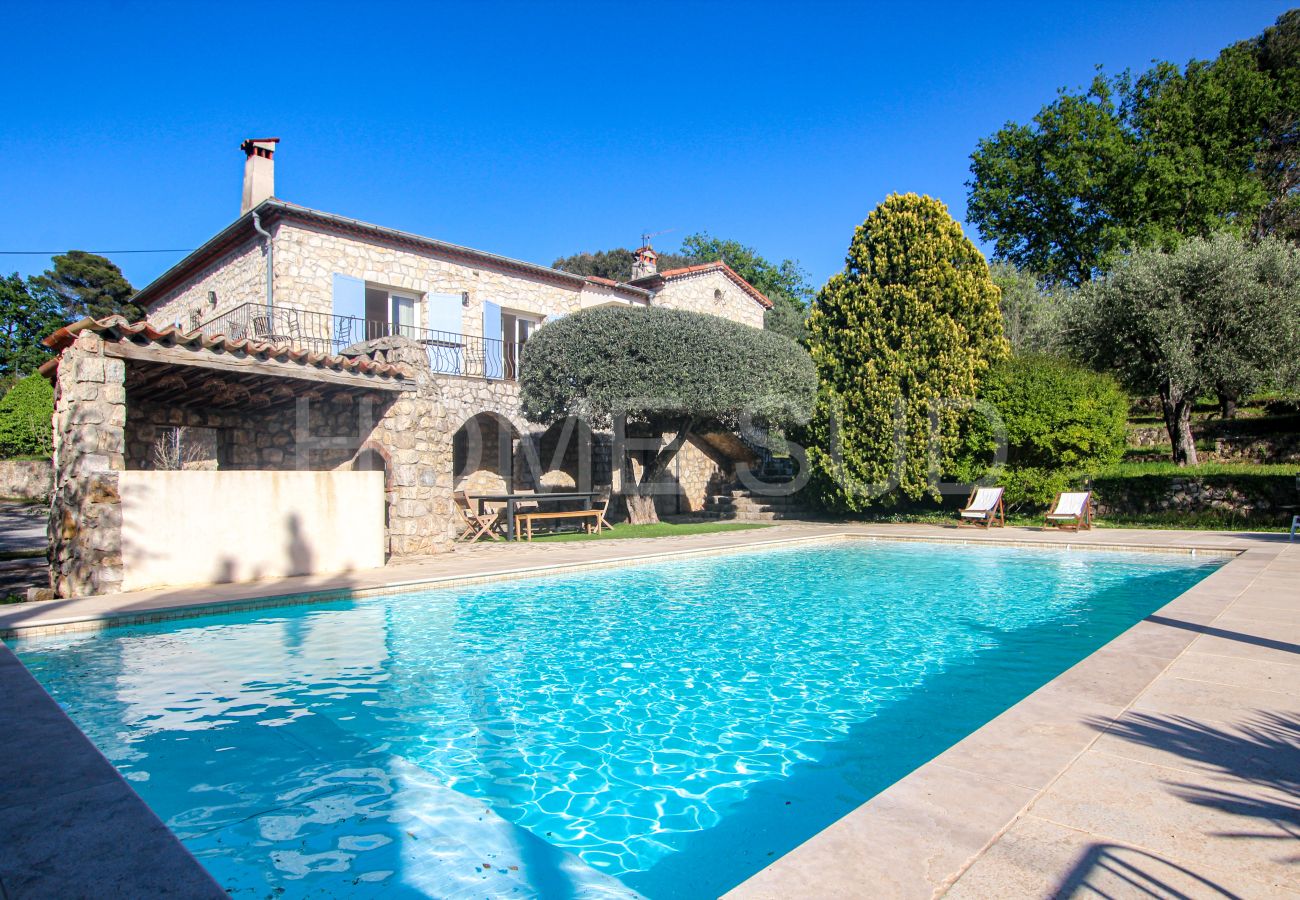 Villa in Roquefort-les-Pins - Magnificent villa bathed in sun and surrounded by pine trees and olive trees