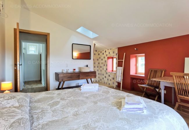 Villa in Cabris - Your splendid stone farmhouse in the countryside, completely renovated Villa in Cabris - Your splendid stone farmhouse in the countryside, completely renovated