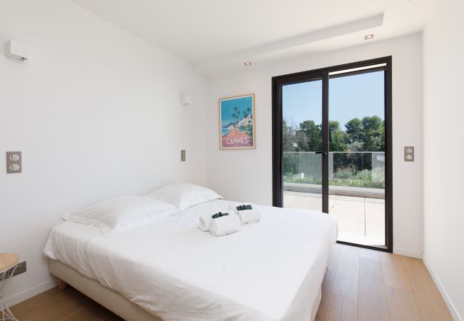 Villa in Mougins - Splendid contemporary villa for your dream holiday in Mougins Villa in Mougins - Splendid contemporary villa for your dream holiday in Mougins