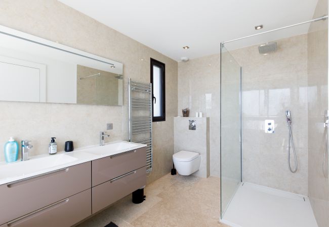 Villa in Mougins - Splendid contemporary villa for your dream holiday in Mougins Villa in Mougins - Splendid contemporary villa for your dream holiday in Mougins