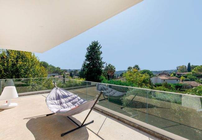 Villa in Mougins - Splendid contemporary villa for your dream holiday in Mougins Villa in Mougins - Splendid contemporary villa for your dream holiday in Mougins