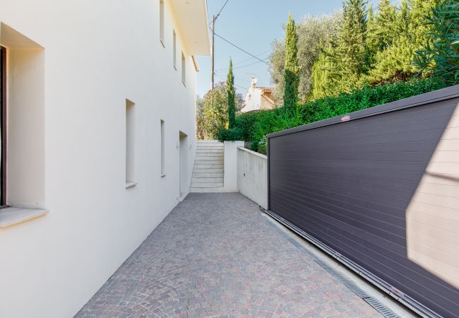 Villa in Mougins - Splendid contemporary villa for your dream holiday in Mougins Villa in Mougins - Splendid contemporary villa for your dream holiday in Mougins