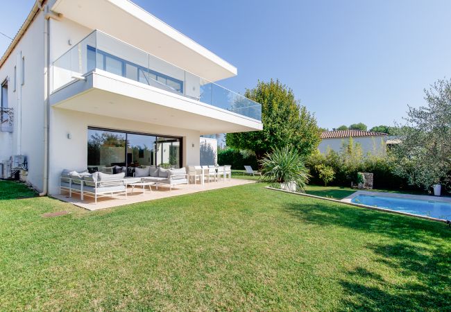 Villa in Mougins - Splendid contemporary villa for your dream holiday in Mougins Villa in Mougins - Splendid contemporary villa for your dream holiday in Mougins