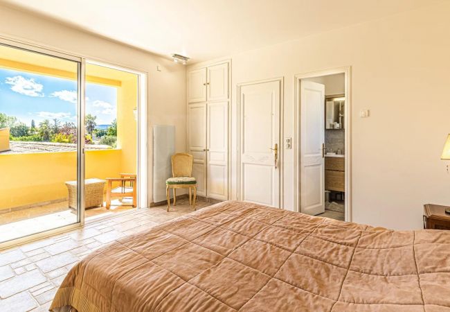 Villa in Vence - Villa 220 m² on land 3600 m² - Private swimming pool Villa in Vence - Villa 220 m² on land 3600 m² - Private swimming pool