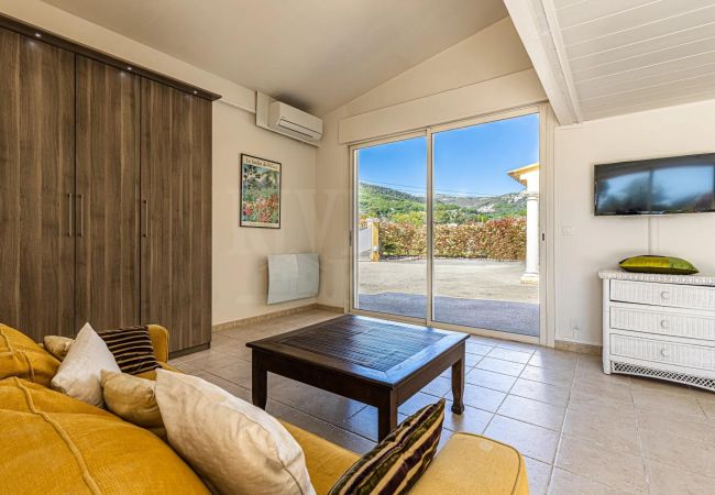 Villa in Vence - Villa 220 m² on land 3600 m² - Private swimming pool Villa in Vence - Villa 220 m² on land 3600 m² - Private swimming pool