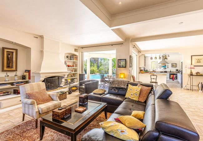 Villa in Vence - Villa 220 m² on land 3600 m² - Private swimming pool Villa in Vence - Villa 220 m² on land 3600 m² - Private swimming pool