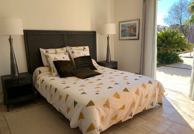 Villa in Vence - Villa 220 m² on land 3600 m² - Private swimming pool Villa in Vence - Villa 220 m² on land 3600 m² - Private swimming pool