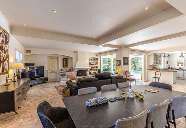 Villa in Vence - Villa 220 m² on land 3600 m² - Private swimming pool Villa in Vence - Villa 220 m² on land 3600 m² - Private swimming pool
