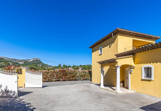 Villa in Vence - Villa 220 m² on land 3600 m² - Private swimming pool Villa in Vence - Villa 220 m² on land 3600 m² - Private swimming pool