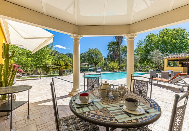 Villa in Vence - Villa 220 m² on land 3600 m² - Private swimming pool Villa in Vence - Villa 220 m² on land 3600 m² - Private swimming pool