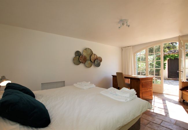Villa in Roquefort-les-Pins - Charming 5 roomsvilla with garden & private pool  Villa in Roquefort-les-Pins - Charming 5 roomsvilla with garden & private pool