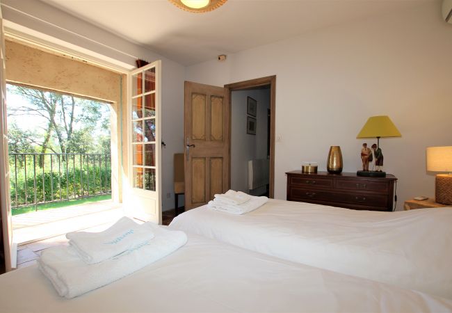 Villa in Roquefort-les-Pins - Charming 5 roomsvilla with garden & private pool  Villa in Roquefort-les-Pins - Charming 5 roomsvilla with garden & private pool