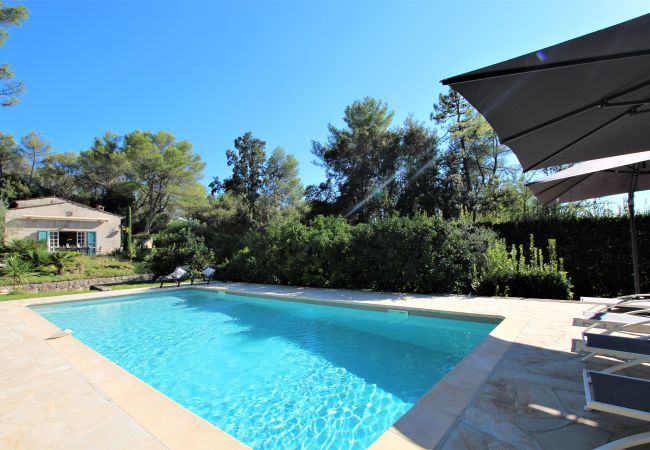 Villa in Roquefort-les-Pins - Charming 5 roomsvilla with garden & private pool  Villa in Roquefort-les-Pins - Charming 5 roomsvilla with garden & private pool