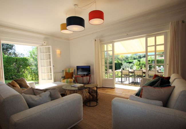 Villa in Roquefort-les-Pins - Charming 5 roomsvilla with garden & private pool  Villa in Roquefort-les-Pins - Charming 5 roomsvilla with garden & private pool