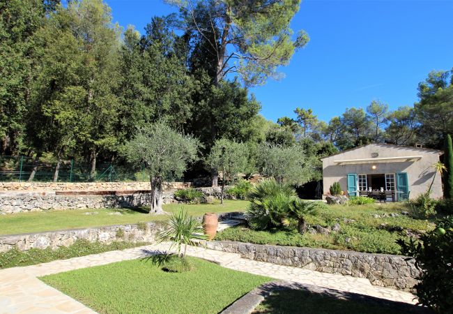 Villa in Roquefort-les-Pins - Charming 5 roomsvilla with garden & private pool  Villa in Roquefort-les-Pins - Charming 5 roomsvilla with garden & private pool