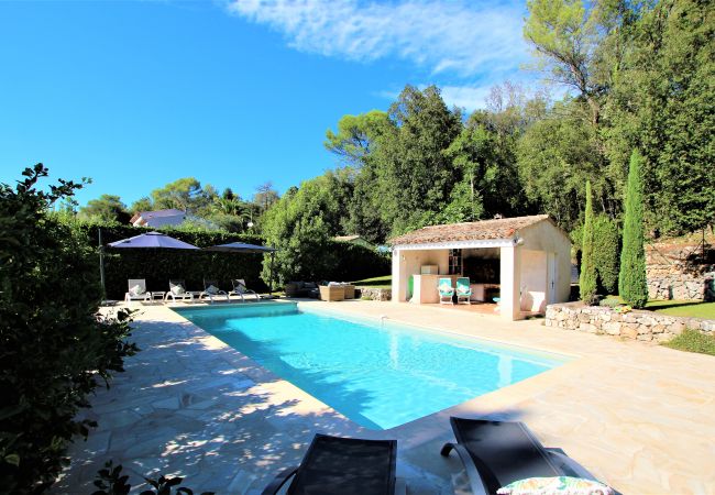 Villa in Roquefort-les-Pins - Charming 5 roomsvilla with garden & private pool  Villa in Roquefort-les-Pins - Charming 5 roomsvilla with garden & private pool