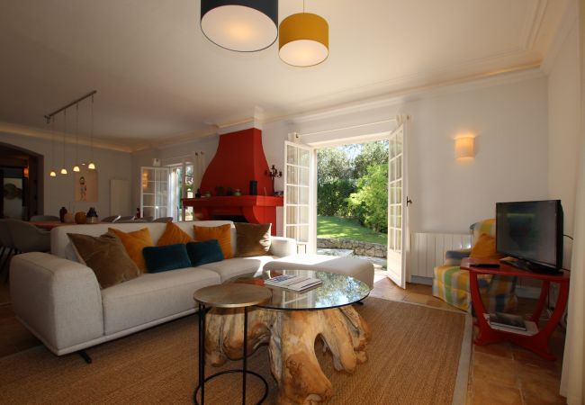 Villa in Roquefort-les-Pins - Charming 5 roomsvilla with garden & private pool  Villa in Roquefort-les-Pins - Charming 5 roomsvilla with garden & private pool
