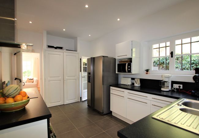 Villa in Roquefort-les-Pins - Charming 5 roomsvilla with garden & private pool  Villa in Roquefort-les-Pins - Charming 5 roomsvilla with garden & private pool
