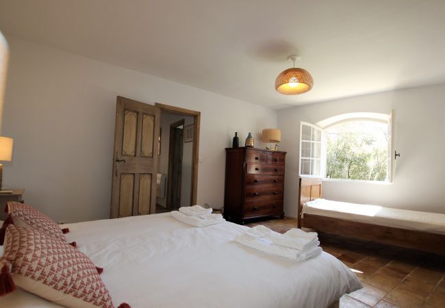Villa in Roquefort-les-Pins - Charming 5 roomsvilla with garden & private pool  Villa in Roquefort-les-Pins - Charming 5 roomsvilla with garden & private pool