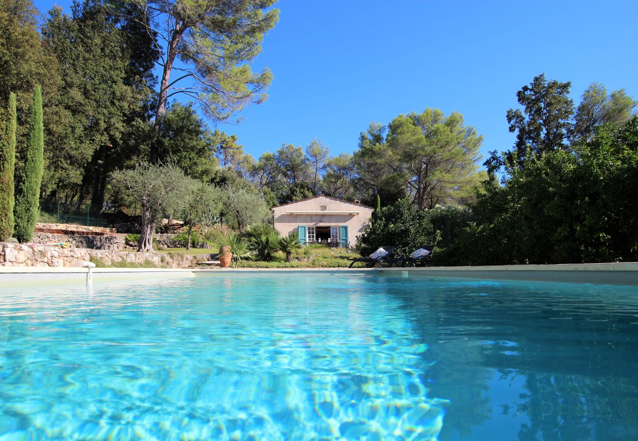 Villa in Roquefort-les-Pins - Charming 5 roomsvilla with garden & private pool 