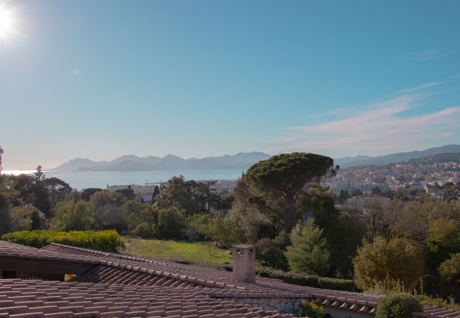 Villa in Cannes - Charming sea view villa in private estate in Cannes Villa in Cannes - Charming sea view villa in private estate in Cannes