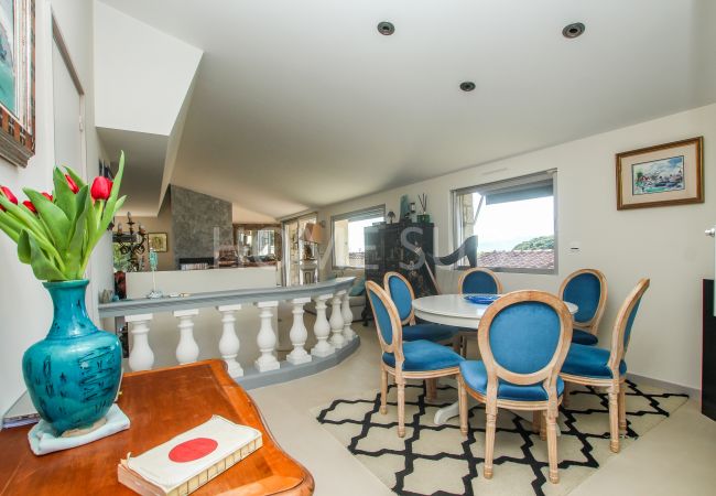 Villa in Cannes - Charming sea view villa in private estate in Cannes Villa in Cannes - Charming sea view villa in private estate in Cannes