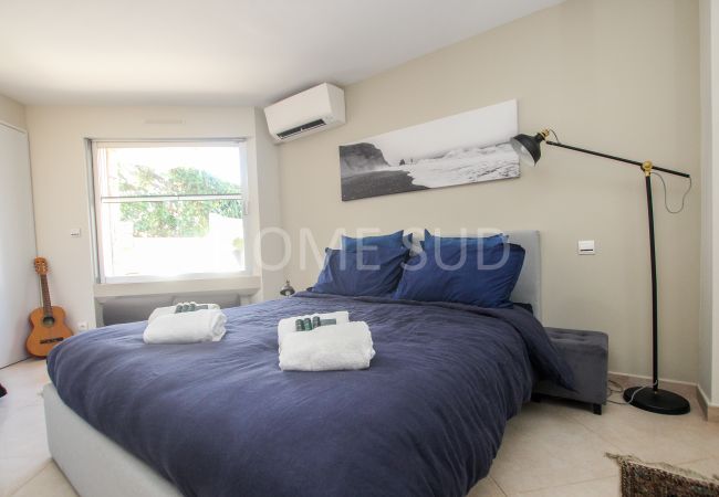 Villa in Cannes - Charming sea view villa in private estate in Cannes Villa in Cannes - Charming sea view villa in private estate in Cannes