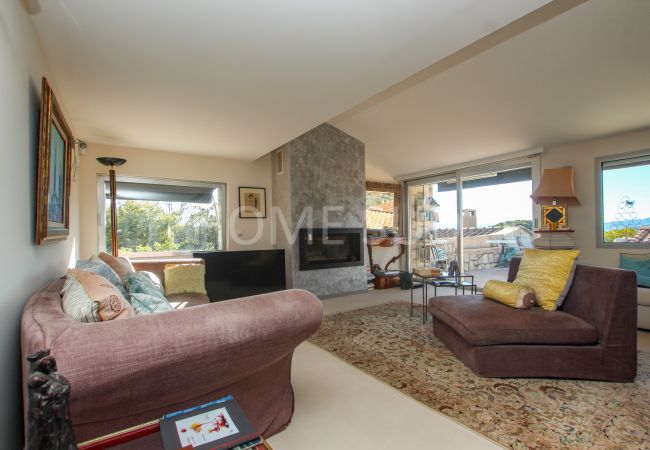 Villa in Cannes - Charming sea view villa in private estate in Cannes Villa in Cannes - Charming sea view villa in private estate in Cannes