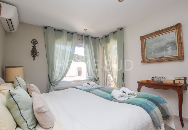 Villa in Cannes - Charming sea view villa in private estate in Cannes Villa in Cannes - Charming sea view villa in private estate in Cannes