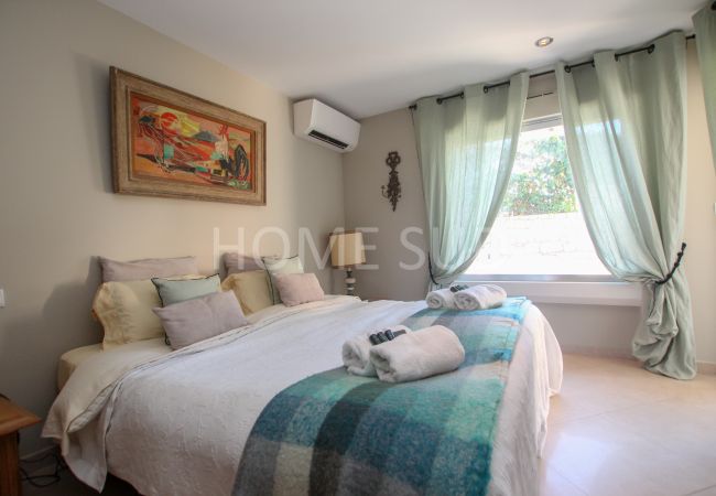 Villa in Cannes - Charming sea view villa in private estate in Cannes Villa in Cannes - Charming sea view villa in private estate in Cannes