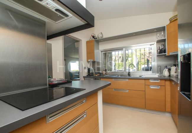 Villa in Cannes - Charming sea view villa in private estate in Cannes Villa in Cannes - Charming sea view villa in private estate in Cannes