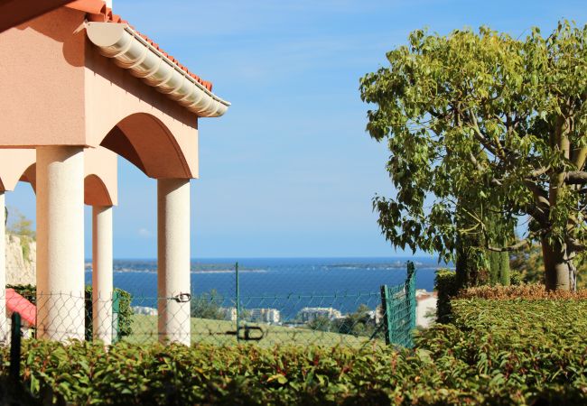 Apartment in Mandelieu-la-Napoule - 2 bedroom flat in a private residence with pool Apartment in Mandelieu-la-Napoule - 2 bedroom flat in a private residence with pool