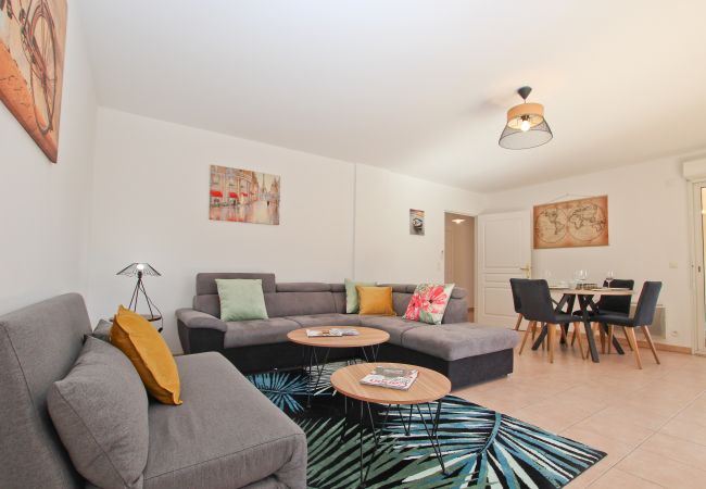 Apartment in Mandelieu-la-Napoule - 2 bedroom flat in a private residence with pool Apartment in Mandelieu-la-Napoule - 2 bedroom flat in a private residence with pool