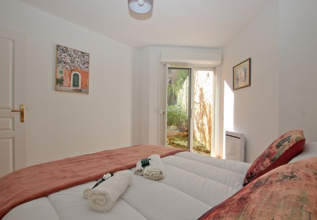 Apartment in Mandelieu-la-Napoule - 2 bedroom flat in a private residence with pool Apartment in Mandelieu-la-Napoule - 2 bedroom flat in a private residence with pool
