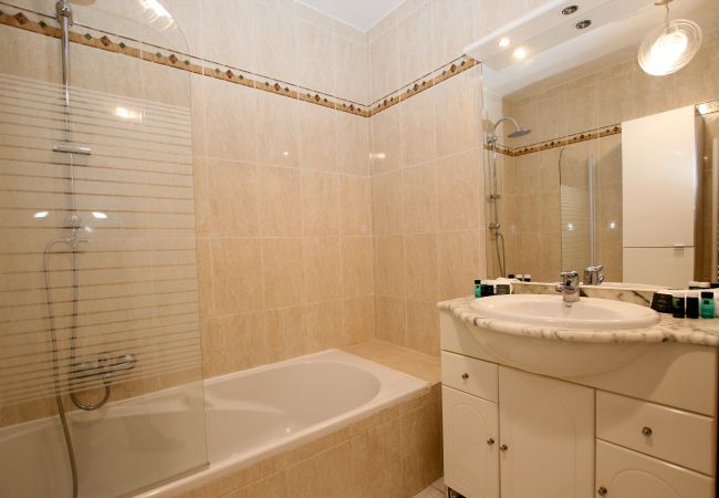 Apartment in Mandelieu-la-Napoule - 2 bedroom flat in a private residence with pool Apartment in Mandelieu-la-Napoule - 2 bedroom flat in a private residence with pool